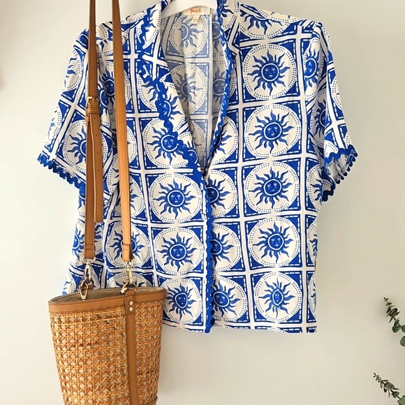 Peach Blue and White Patterned Shirt Size Meduim - Picture 1 of 4